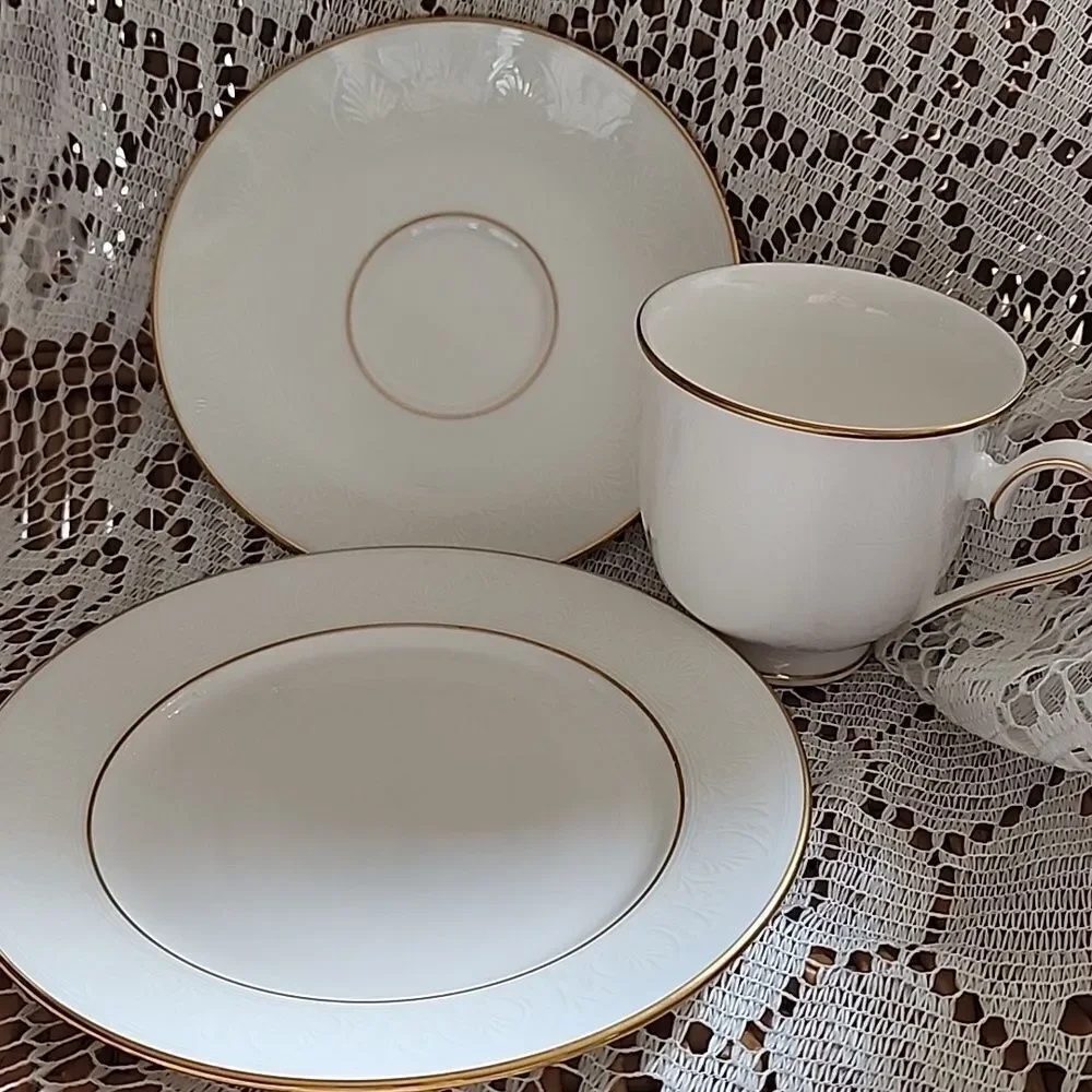 Lenox Bone china 'Hannah' Gold Band Debut Collection